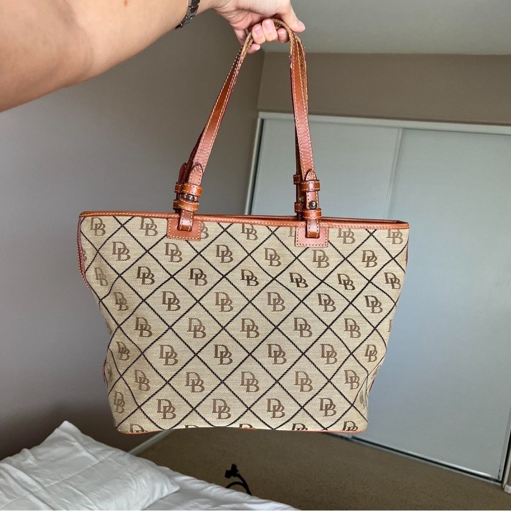 Dooney and Bourke Signature Print And Brown leather Shoulder Bag With wallet - Picture 2 of 8